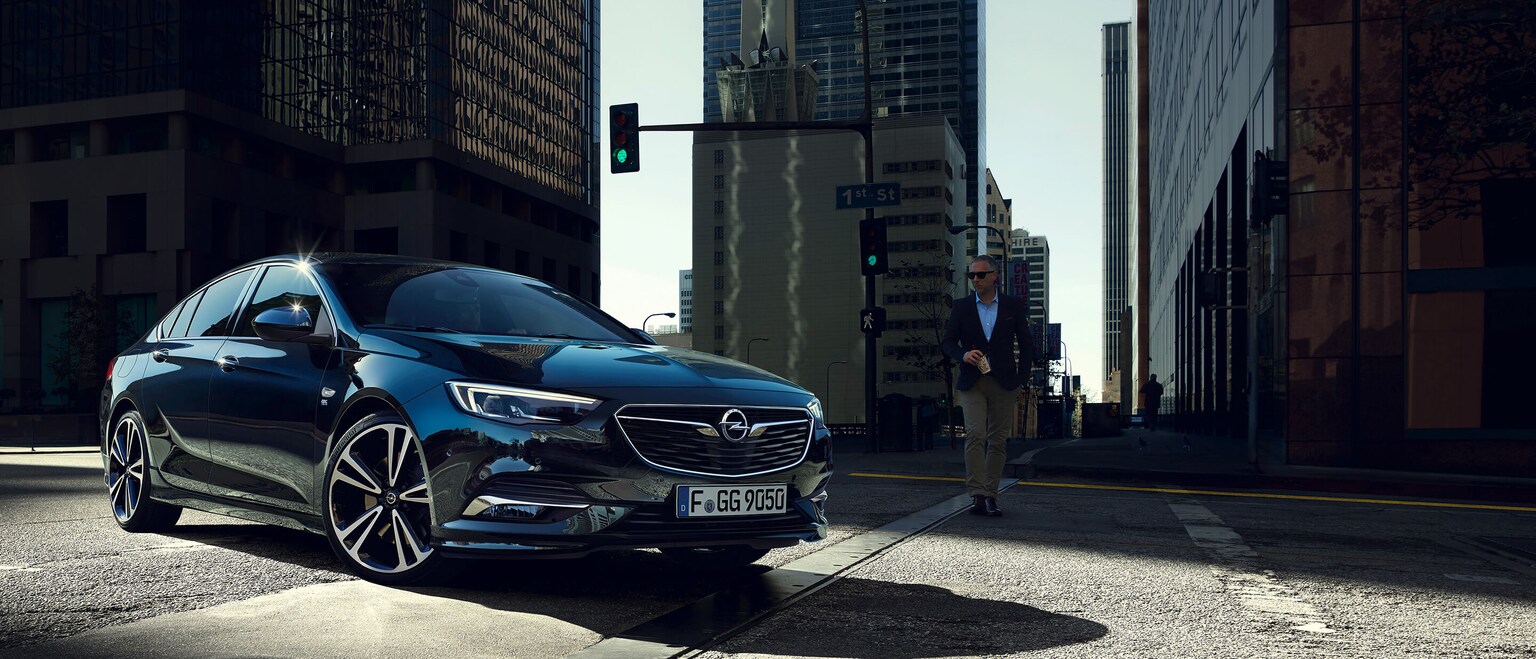 [Imagen: Opel_Insignia_GS_Exterior_21x9_ins18_e01...width=1372]