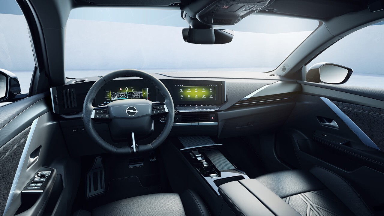 Vista interior del salpicadero del Opel Astra Sports Tourer con pantalla pure panel