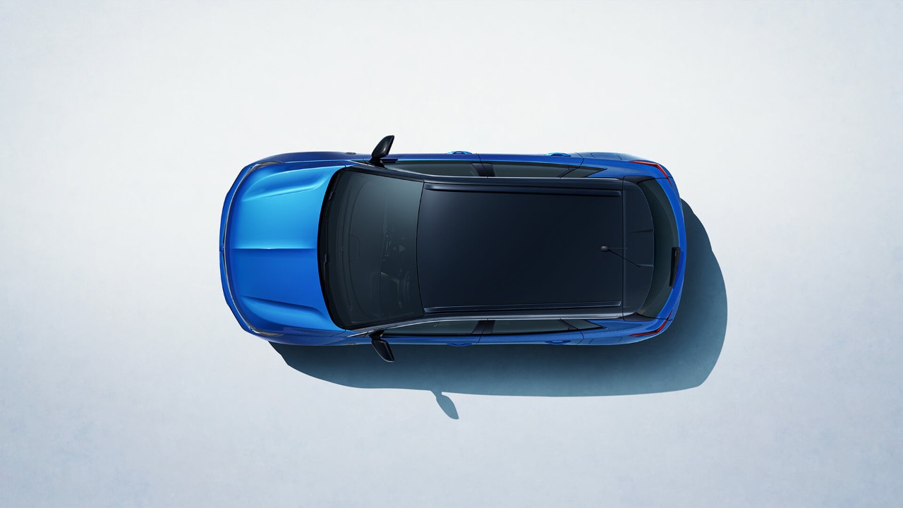 Vista aérea de un Opel Grandland Plug-in-Hybrid azul con techo negro